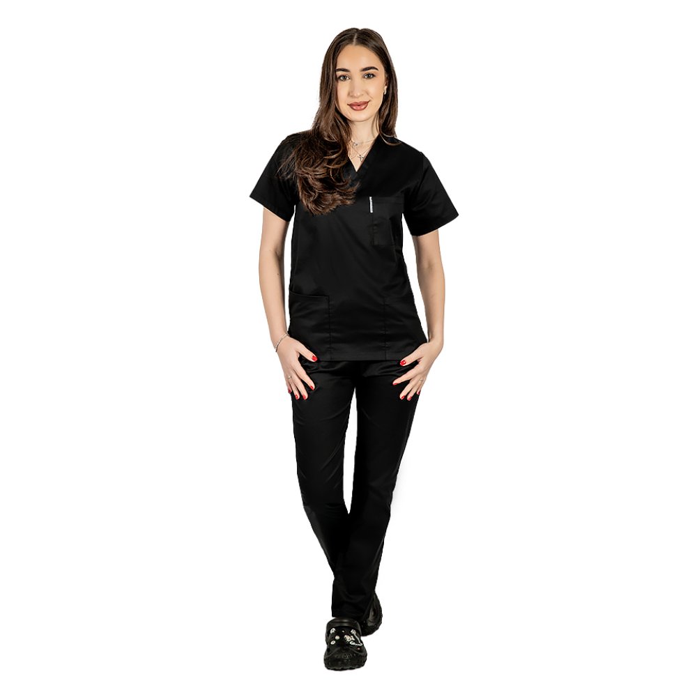 Costum medical negru cu bluza cu anchior in forma V si pantaloni negri cu elastic