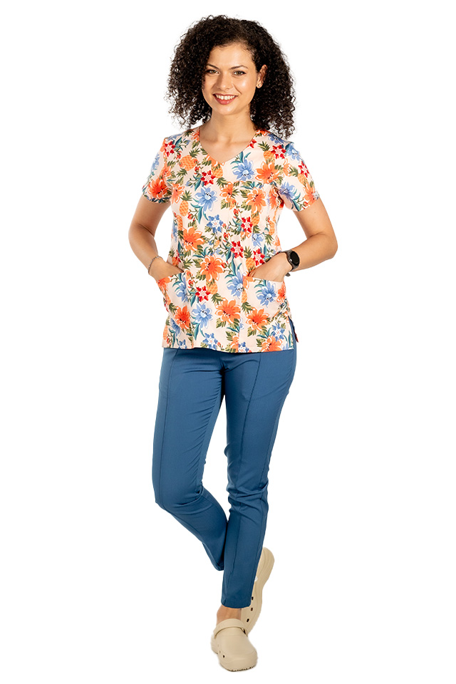 Costum medical stretch Flowers cu bluza imprimata si pantaloni stretch jeans cu snur si elastic