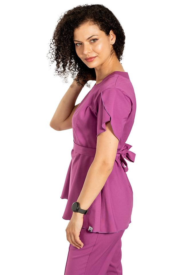 Costum medical stretch Alina, culoare magenta, bluza cu cordon si pantaloni cu snur si elastic