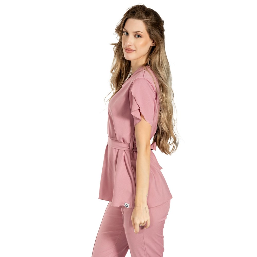 Costum medical stretch Alina, culoare roz pudrat, bluza cu cordon si pantaloni cu snur si elastic