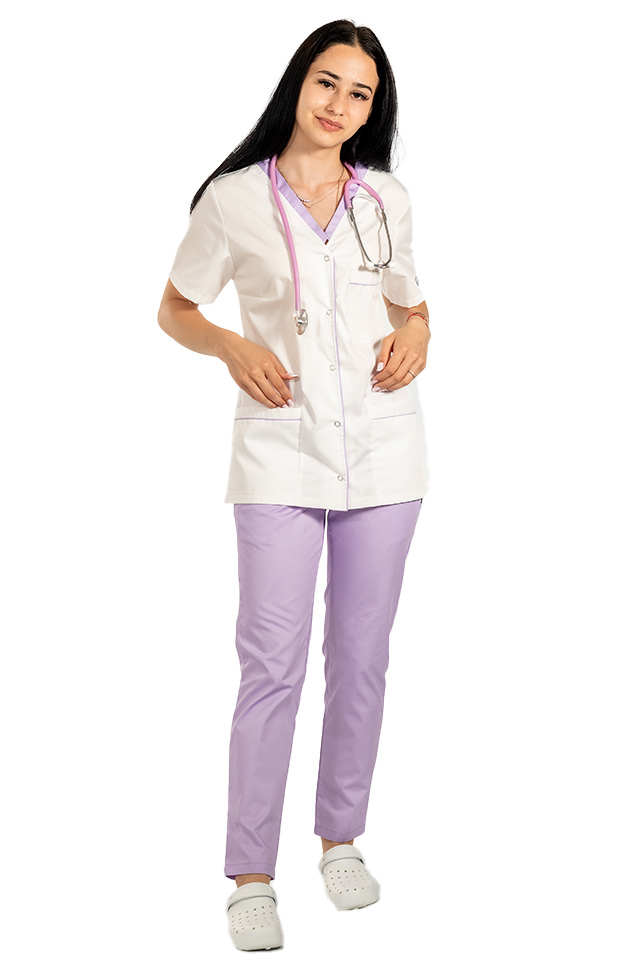 Halat medical cu elastan alb cu paspol lila, capse si trei buzunare aplicate