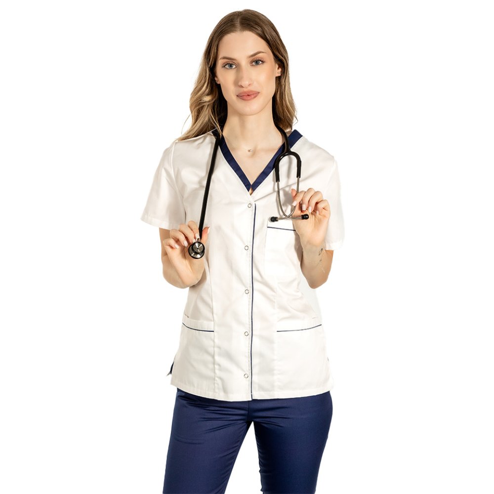 Halat medical cu elastan alb cu paspol bleumarin, capse si trei buzunare aplicate