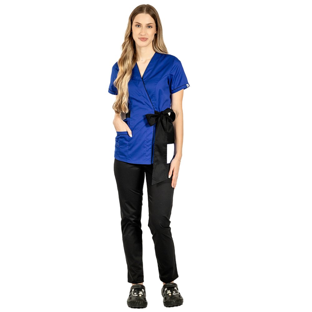 Costum medical kimono albastru cu paspol negru, cordon cu legare tip fundita si pantaloni cu elastic