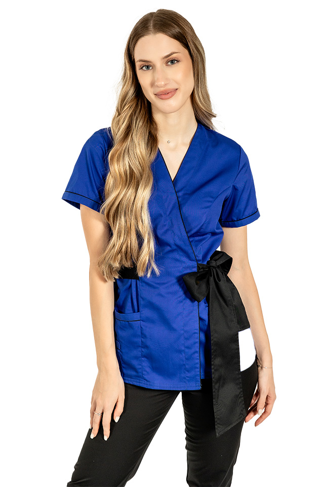 Costum medical kimono albastru cu paspol negru, cordon cu legare tip fundita si pantaloni cu elastic