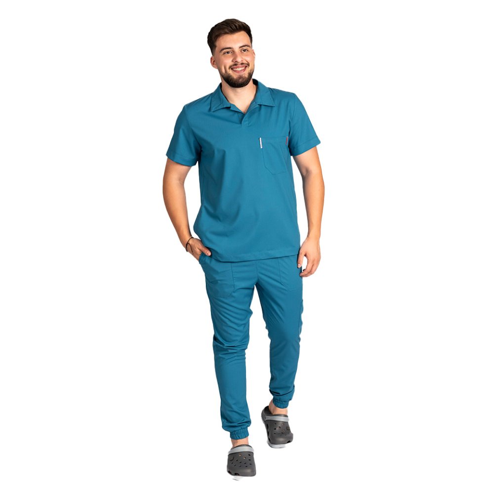 Costum medical stretch polo barbati aqua, cu bluza in V si pantaloni tip jogger, cu snur si elastic