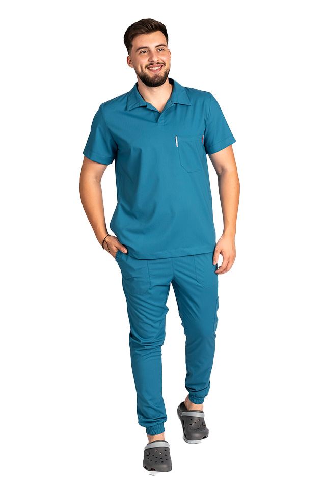 Costum medical stretch polo barbati aqua, cu bluza in V si pantaloni tip jogger, cu snur si elastic
