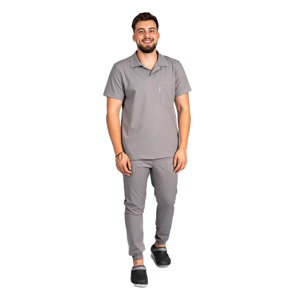 Costum medical stretch polo barbati gri, cu bluza in V si pantaloni tip jogger, cu snur si elastic