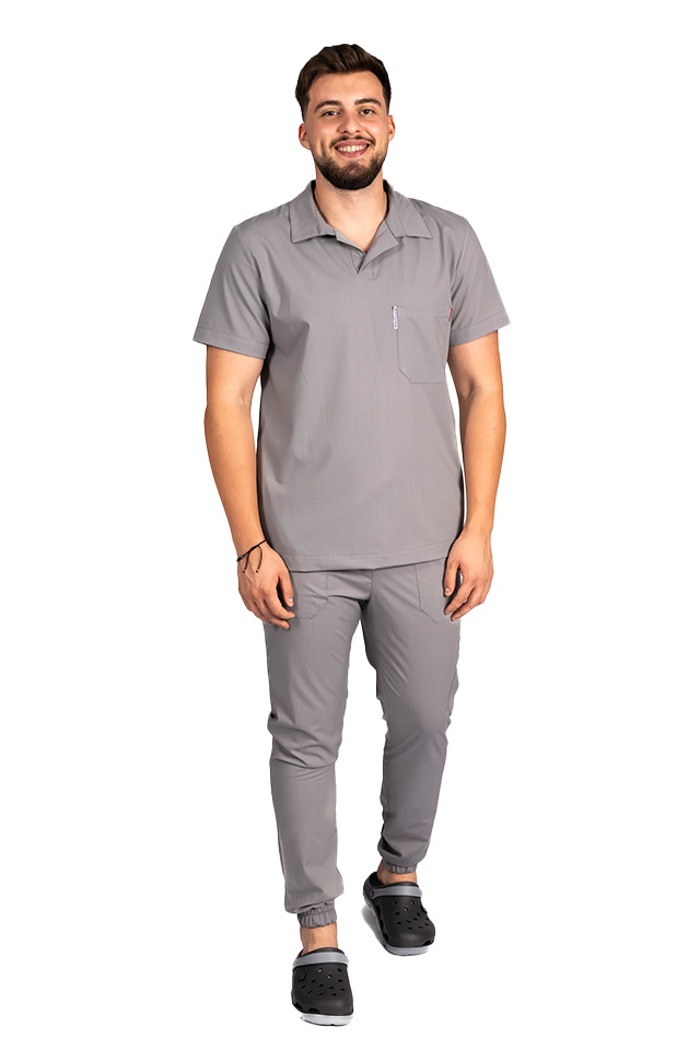 Costum medical stretch polo barbati gri, cu bluza in V si pantaloni tip jogger, cu snur si elastic