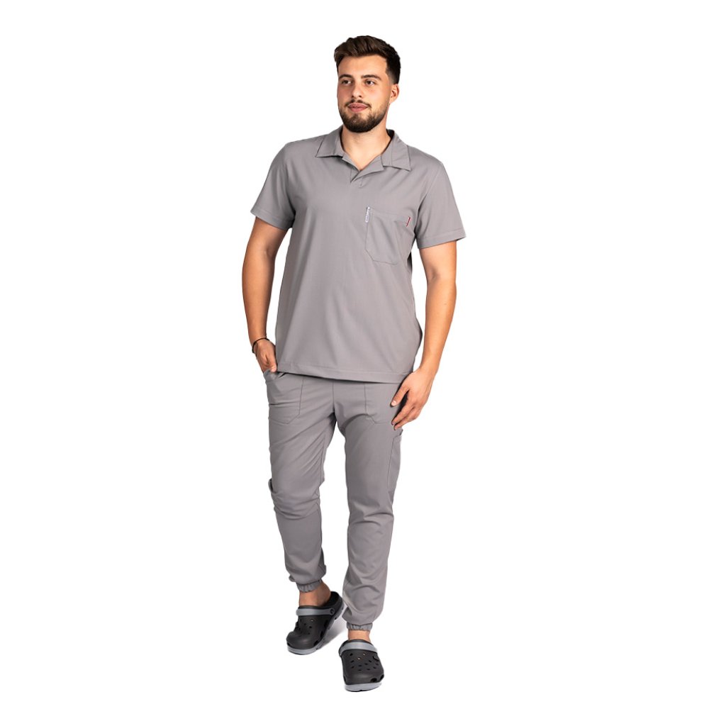 Costum medical stretch polo barbati gri, cu bluza in V si pantaloni tip jogger, cu snur si elastic