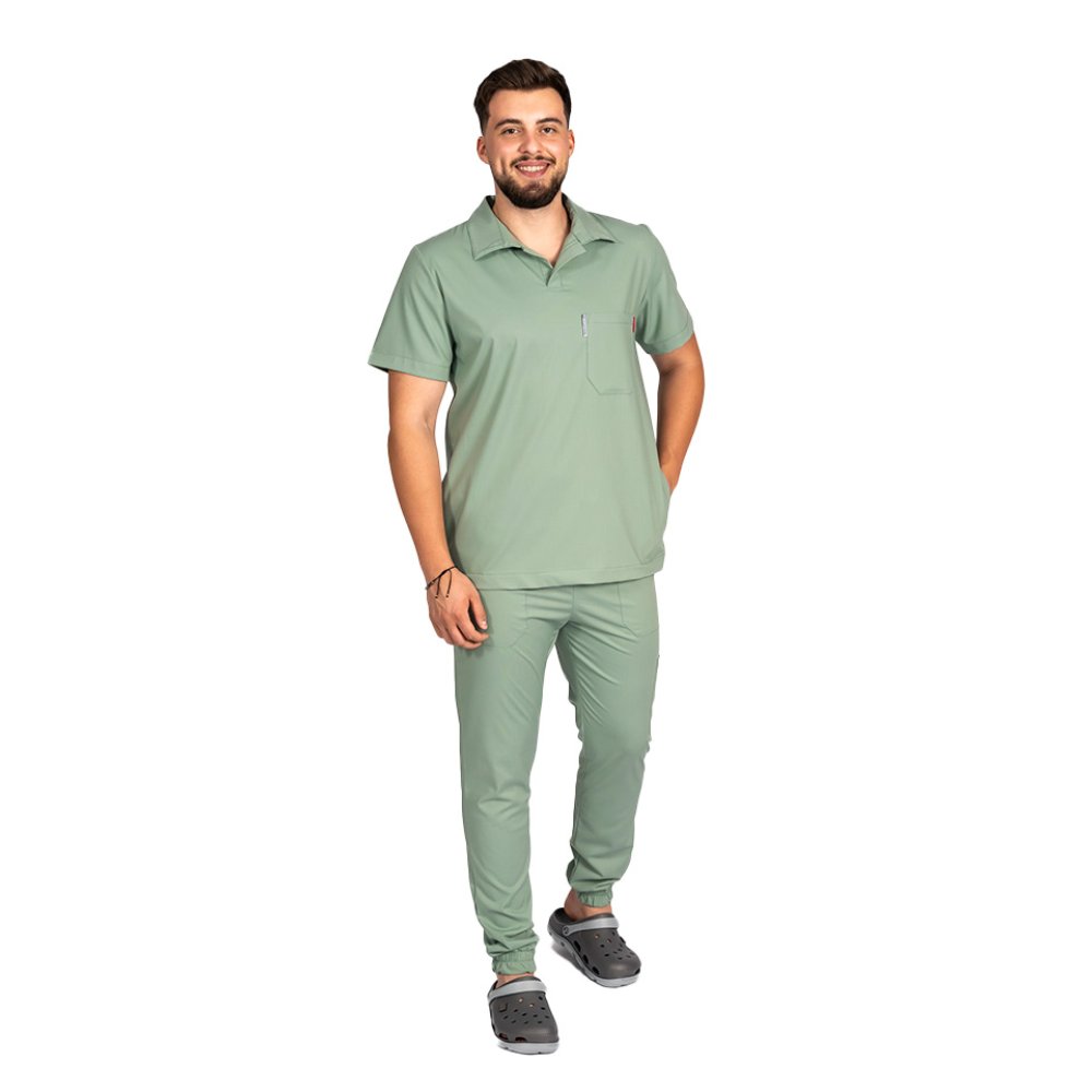 Costum medical stretch polo barbati olive, cu bluza in V si pantaloni tip jogger, cu snur si elastic
