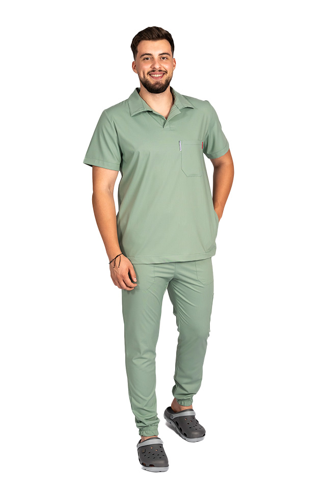 Costum medical stretch polo barbati olive, cu bluza in V si pantaloni tip jogger, cu snur si elastic