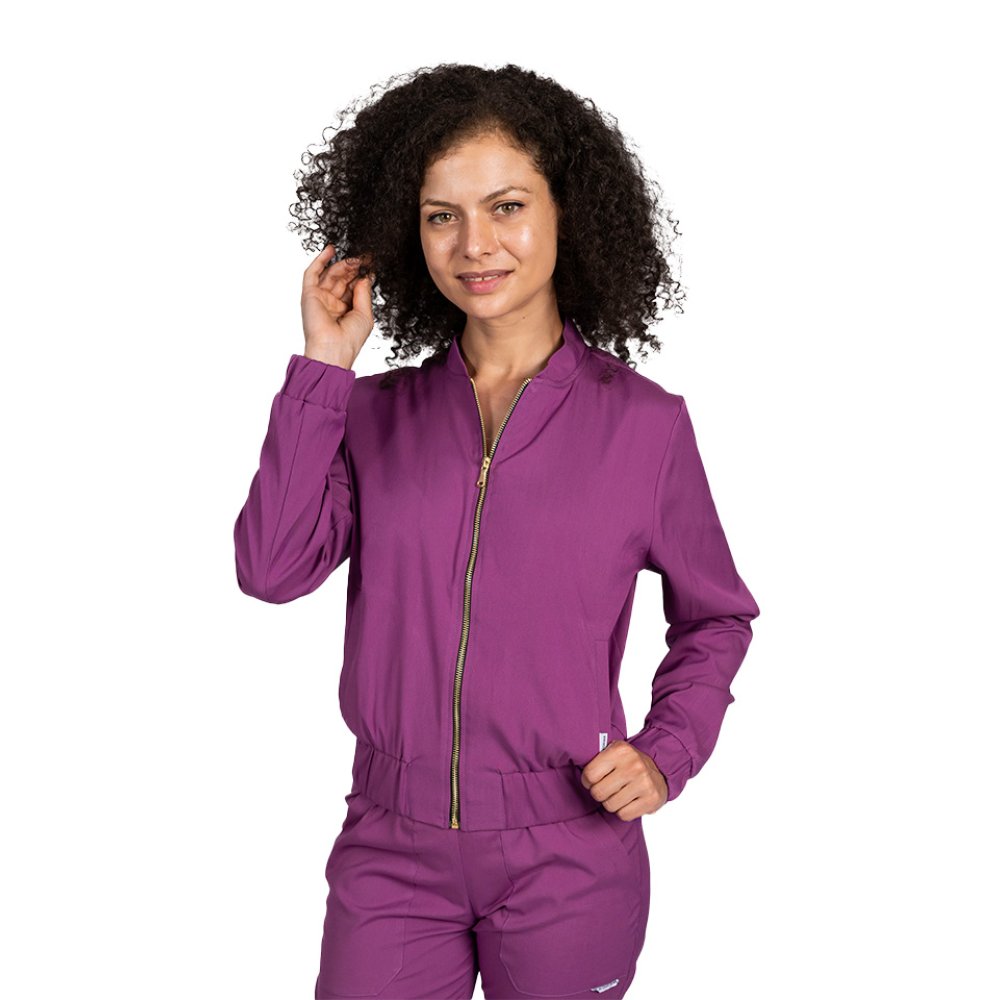 Jacheta medicala magenta stretch cu doua buzunare aplicate si fermoar