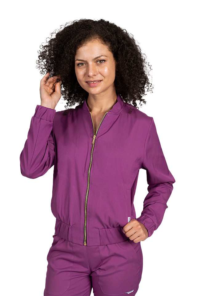 Jacheta medicala magenta stretch cu doua buzunare aplicate si fermoar