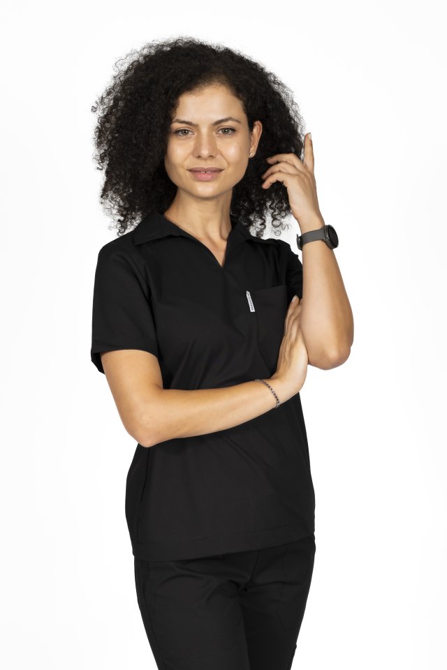 Costum medical stretch polo negru, cu bluza in V si pantaloni tip jogger, cu snur si elastic