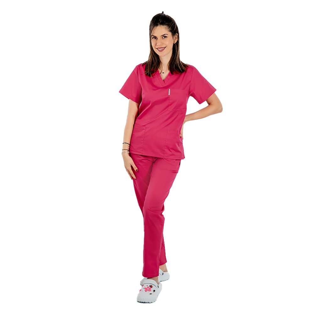 Costum medical ciclam, bluza cu anchior in V, trei buzunare si pantaloni cu elastic