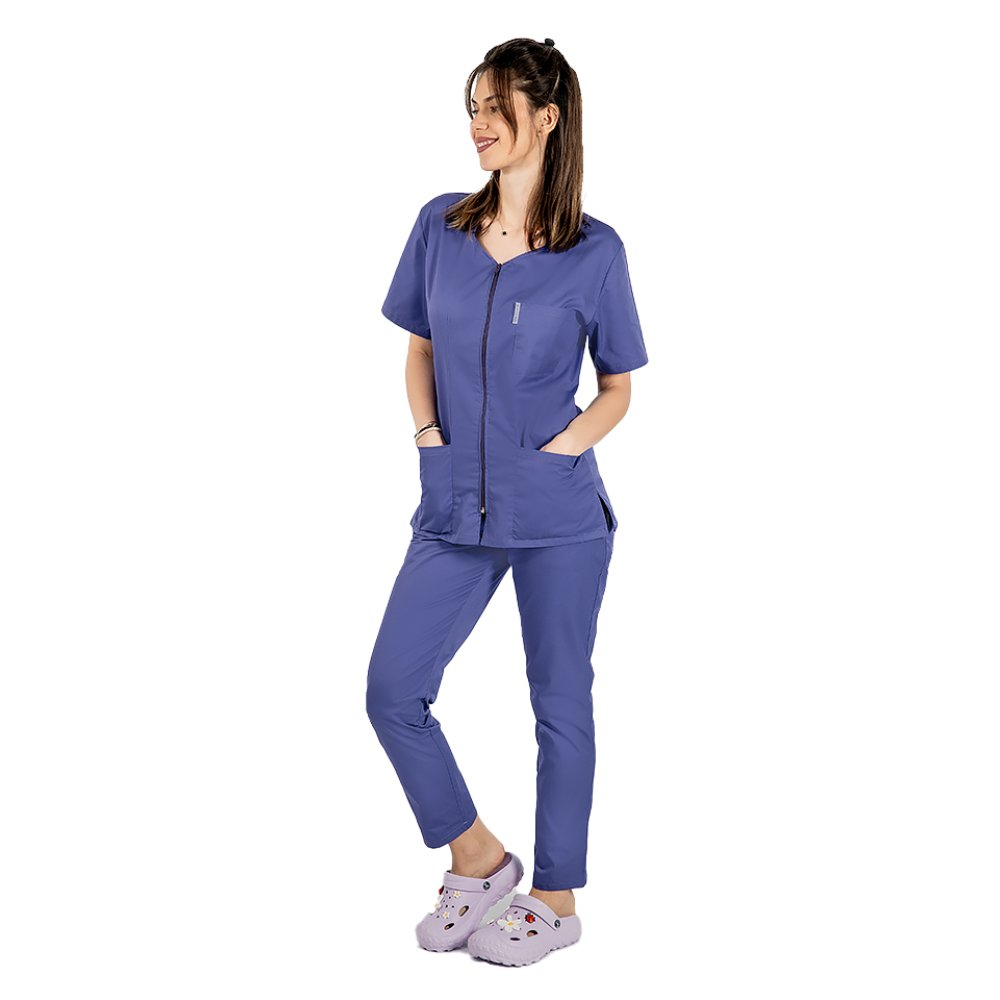 Costum medical mov, bluza cu fermoar cambrata, trei buzunare si pantaloni cu elastic