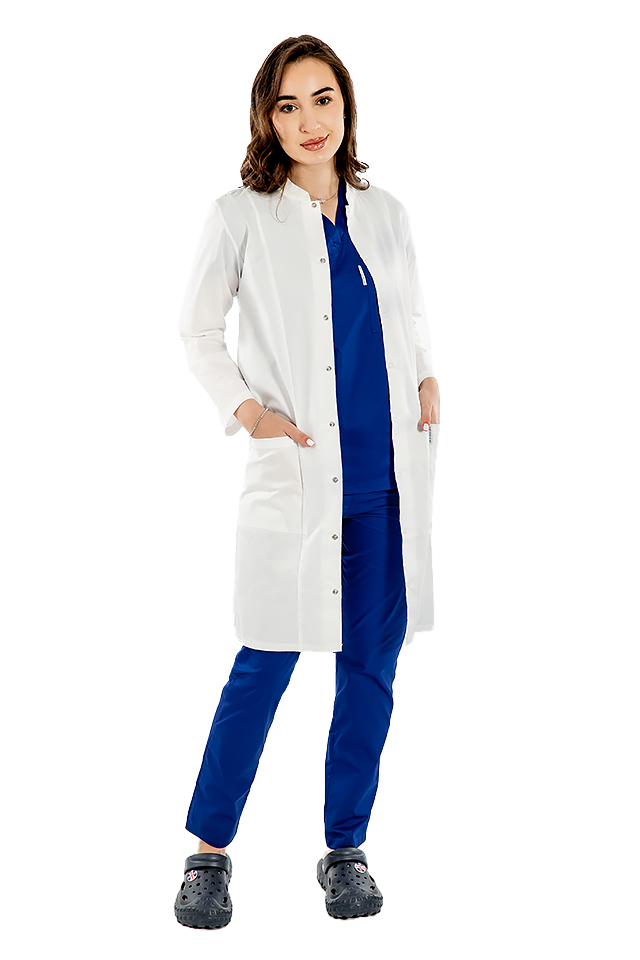 Halat medical alb, unisex, cu guler tip tunica si trei buzunare si maneca lunga