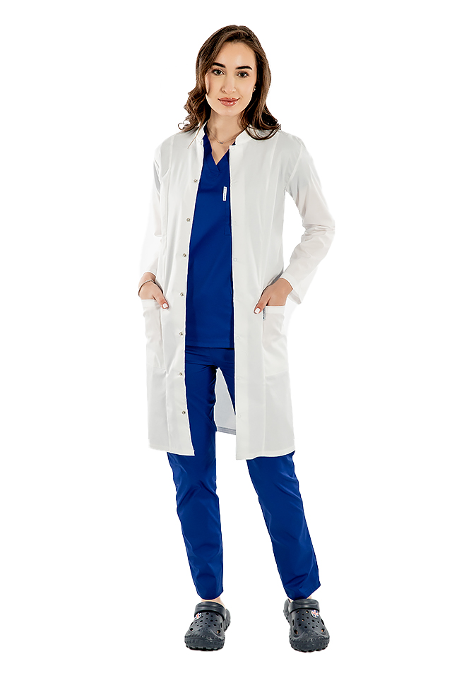 Halat medical alb, unisex, cu guler tip tunica si trei buzunare si maneca lunga