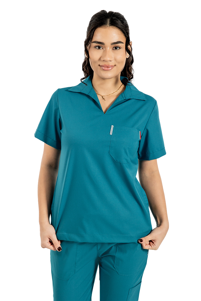 Costum medical stretch polo aqua, cu bluza in V si pantaloni tip jogger, cu snur si elastic