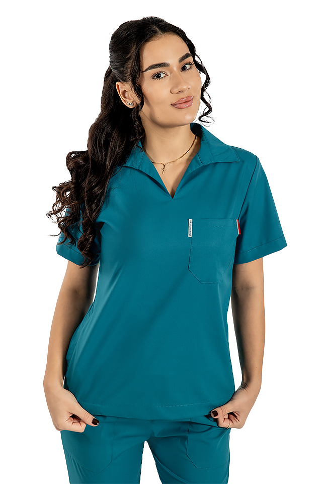 Costum medical stretch polo aqua, cu bluza in V si pantaloni tip jogger, cu snur si elastic