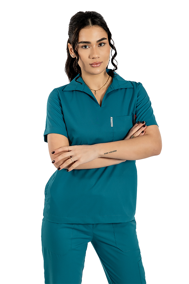 Costum medical stretch polo aqua, cu bluza in V si pantaloni tip jogger, cu snur si elastic