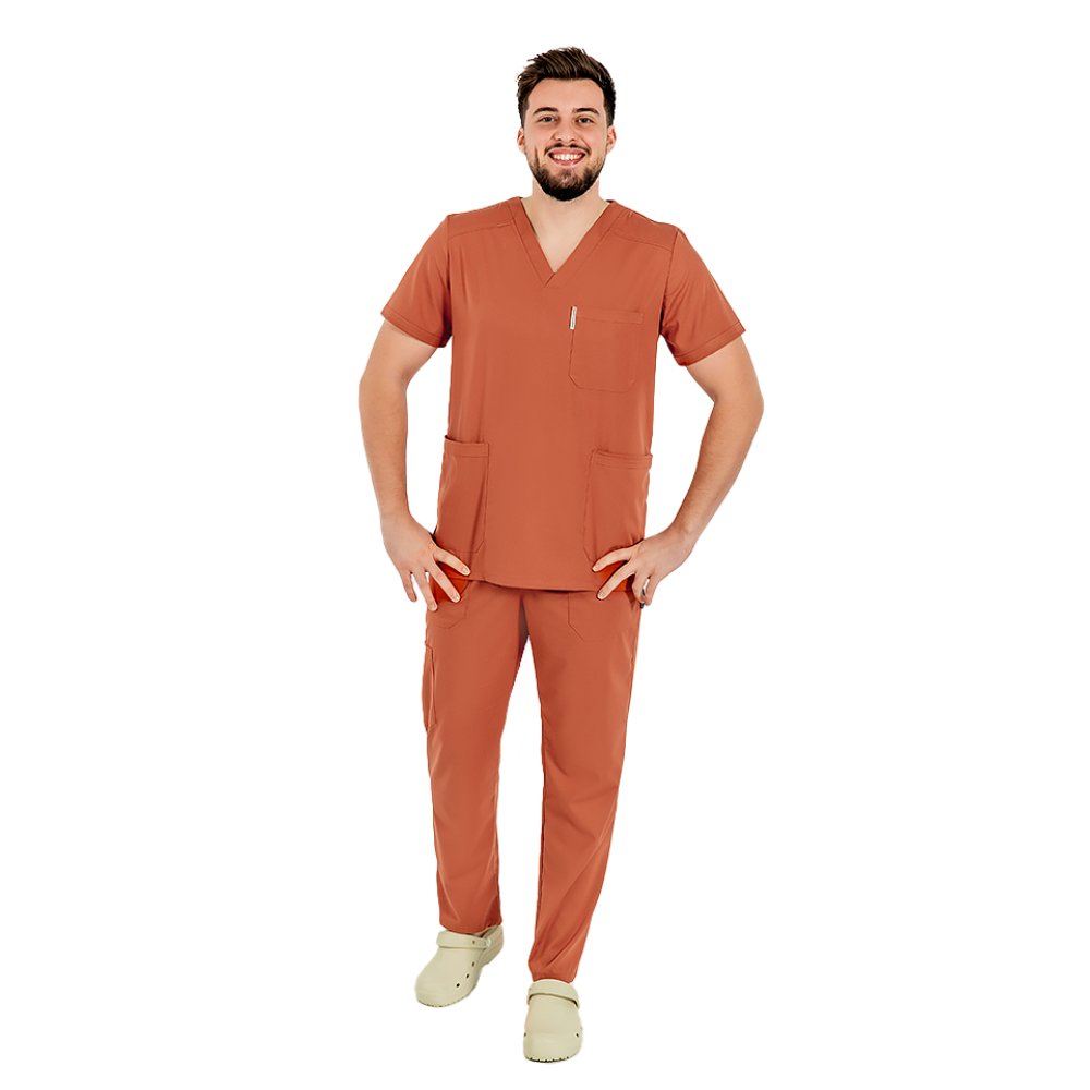 Costum medical stretch barbati caramel cu bluza in V si pantaloni cu snur si elastic
