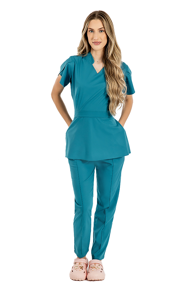 Costum medical stretch Alina, culoare aqua, bluza cu cordon si pantaloni cu snur si elastic Costum medical stretch Alina, culoare aqua, bluza cu cordon si pantaloni cu snur si elastic
