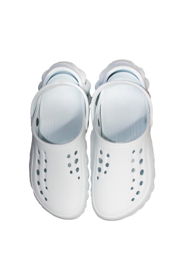 Saboti medicali profesionali tip crocs albi din spuma EVA - model barbati, cu detalii aplicate