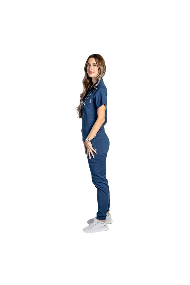 Costum medical stretch polo jeans, cu bluza in V si pantaloni tip jogger, cu snur si elastic