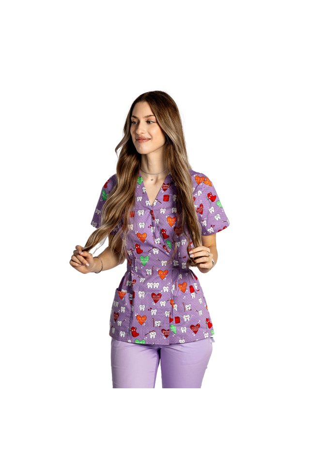 Costum medical kimono Dintisori, bluza cu imprimeu si pantaloni cu elastic