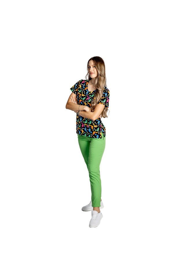 Costum medical stretch Dino, cu bluza imprimata si pantaloni stretch vernil cu snur si elastic