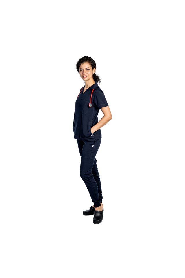 Costum medical stretch polo bleumarin, cu bluza in V si pantaloni tip jogger, cu snur si elastic