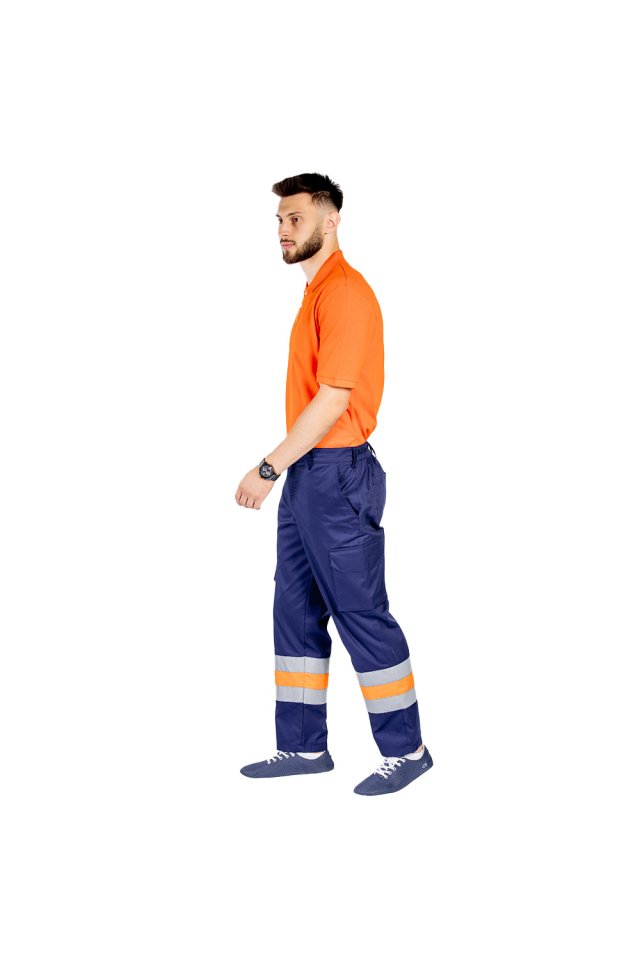 Pantaloni model AMBULANTA ,model barbati, cu benzi reflectorizante, elastic si patru buzunare laterale aplicate