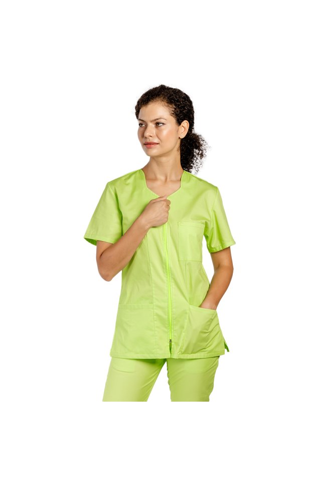 Costum medical lime cu bluza cu fermoar cambrata, trei buzunare aplicate si pantaloni lime cu elastic