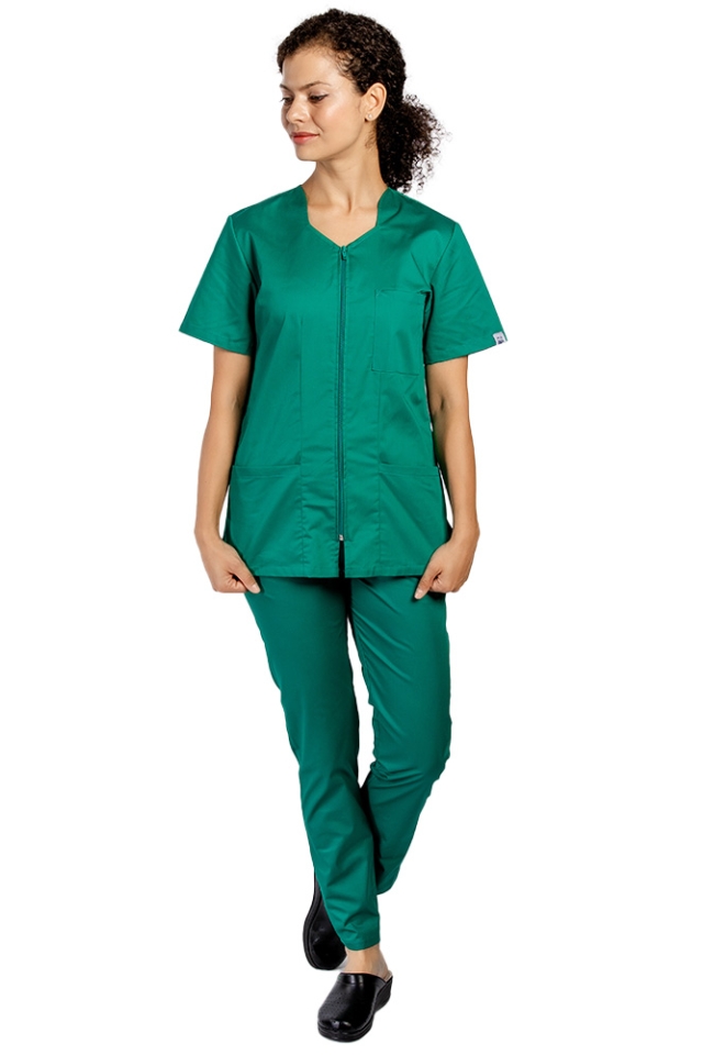 Costum medical verde chirurgical, bluza cu fermoar cambrata, trei buzunare si pantaloni cu elastic