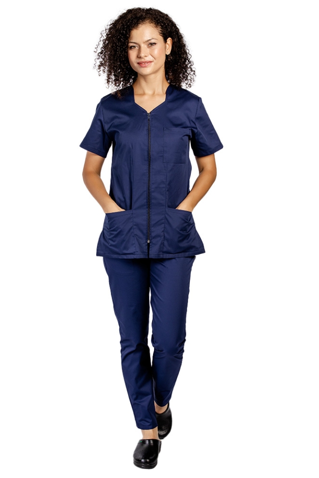 Costum medical bleumarin, bluza cu fermoar cambrata,trei buzunare si pantaloni cu elastic..