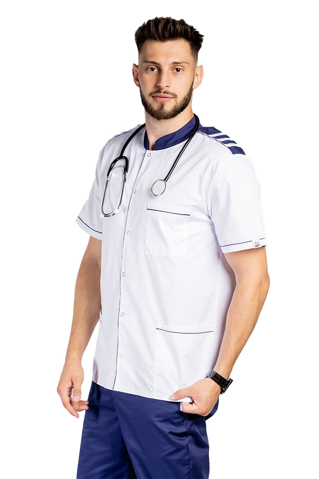 Costum medical tip tunica, cu bluza alb cu paspol bleumarin, epoleti si pantaloni bleumarin cu elastic