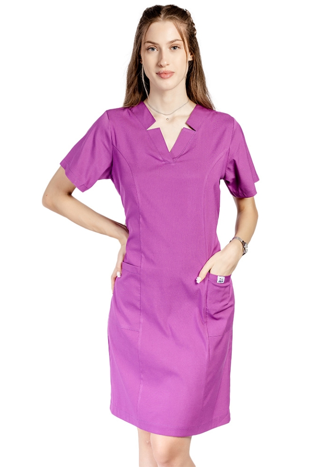 Sarafan medical magenta stretch, cu prindere cu cordon la spate si  doua buzunare aplicate