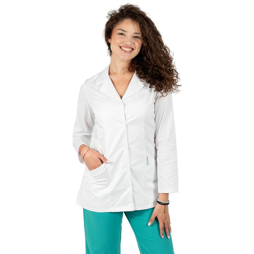 Halat medical alb scurt, dama, cu guler cu rever ,inchidere capse, doua buzunare si maneca lunga
