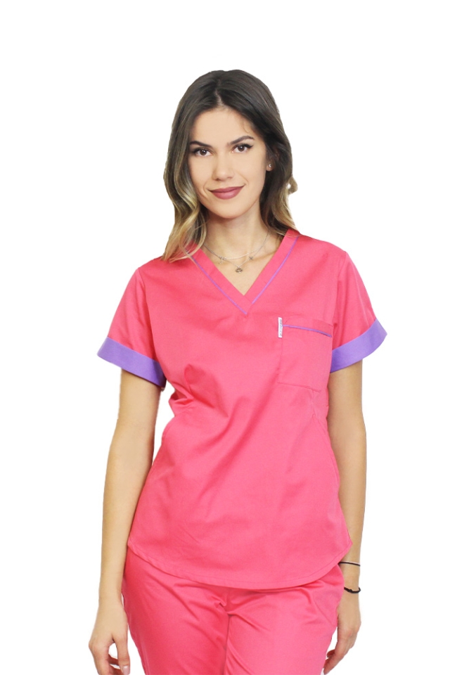 Costum medical format din bluza ciclam cu paspol mov si pantaloni, model Amani