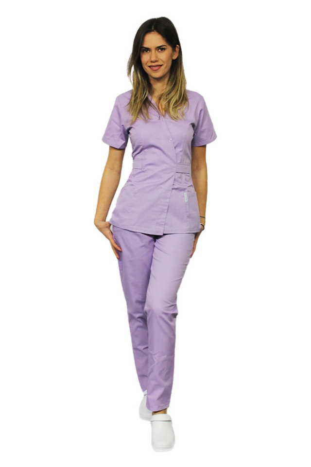 Costum medical lila, cu bluza tip kimono si pantaloni cu elastic