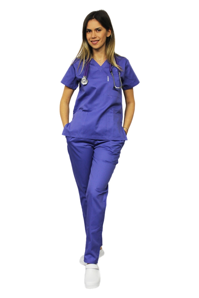 Costum medical mov, bluza cu anchior in V, trei buzunare si pantaloni cu elastic