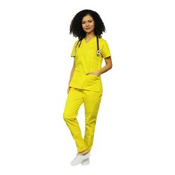 Costum medical galben, bluza cu anchior in V, trei buzunare si pantaloni cu elastic.