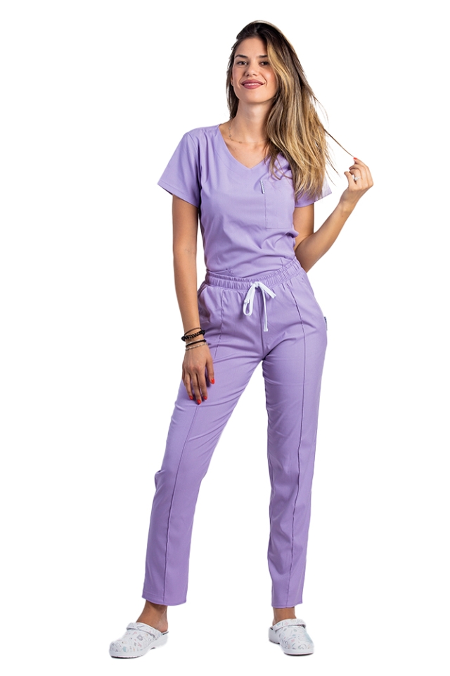 Costum medical stretch lila cu bluza in V si pantaloni cu snur si elastic