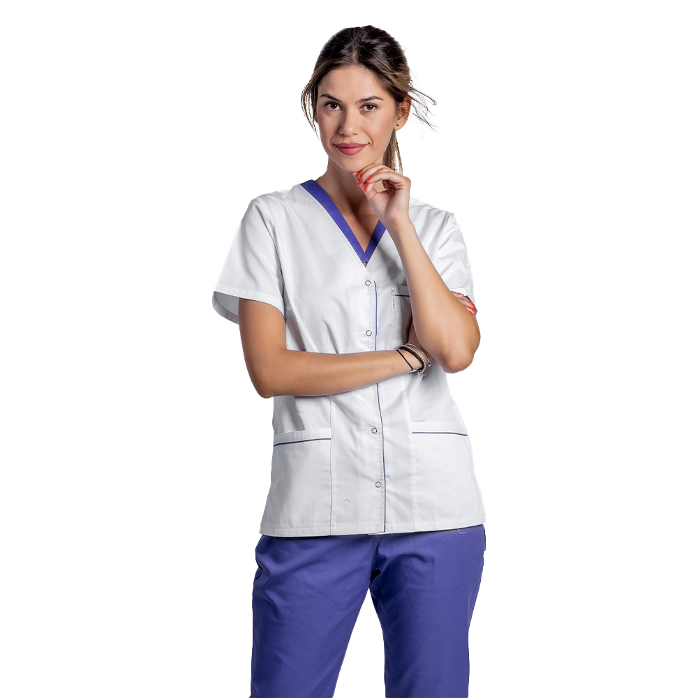 Costum medical format din bluza alb cu paspol mov si pantaloni mov cu elastic