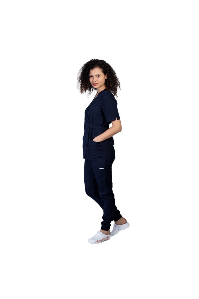 Costum medical elastic bleumarin, cu bluza kimono si pantaloni tip jogger