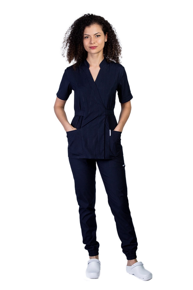 Costum medical elastic bleumarin, cu bluza kimono si pantaloni tip jogger..