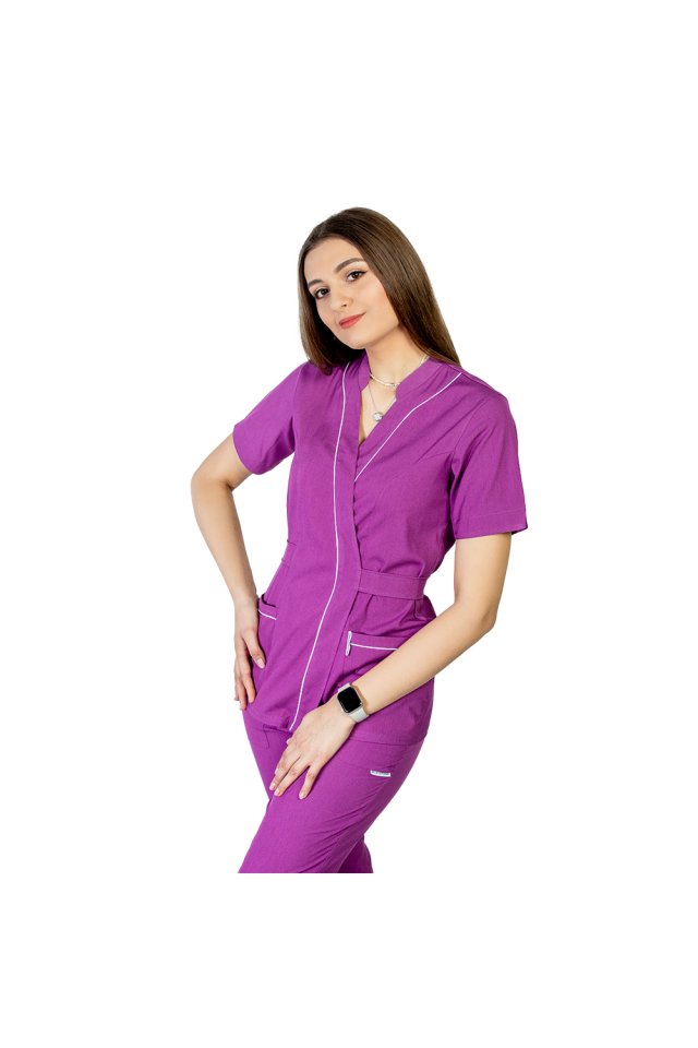 Costum medical elastic magenta, cu bluza kimono cu paspol alb si pantaloni tip jogger