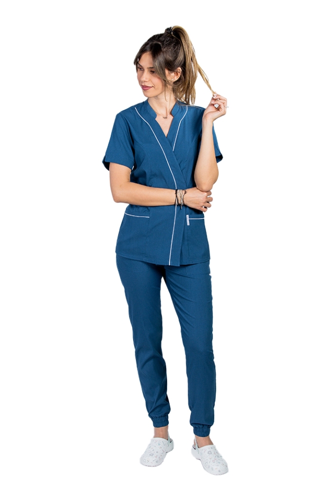 Costum medical elastic jeans, cu bluza kimono cu paspol alb si pantaloni tip jogger..