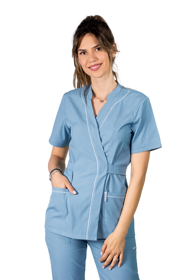 Halat medical kimono stretch bleu pudrat cu doua buzunare aplicate si guler tip tunica